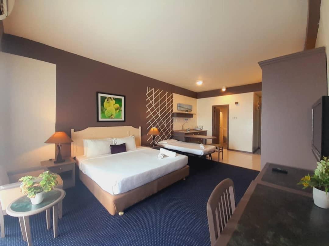 Rainbow Paradise Beachfront Penang Tanjung Bungah  Extérieur photo