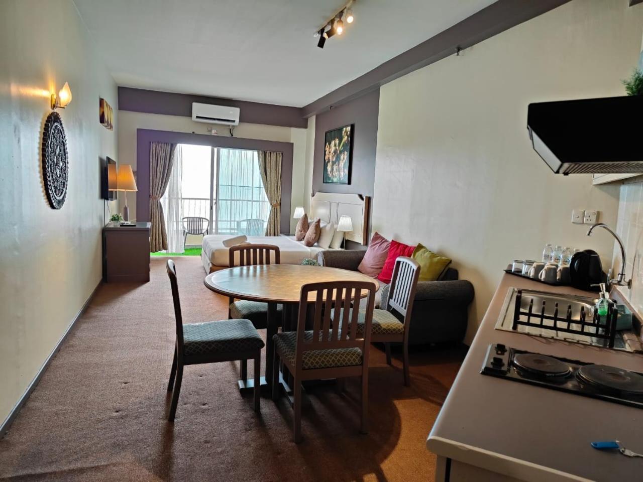 Rainbow Paradise Beachfront Penang Tanjung Bungah  Chambre photo
