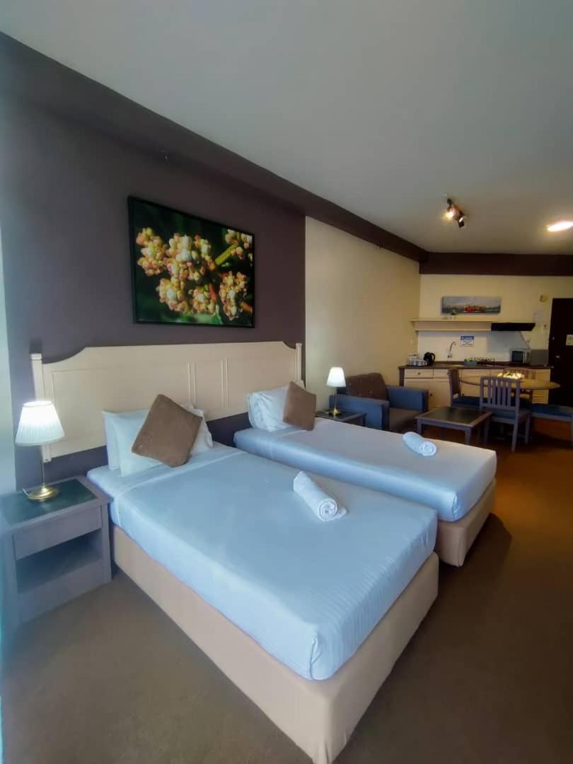 Rainbow Paradise Beachfront Penang Tanjung Bungah  Extérieur photo